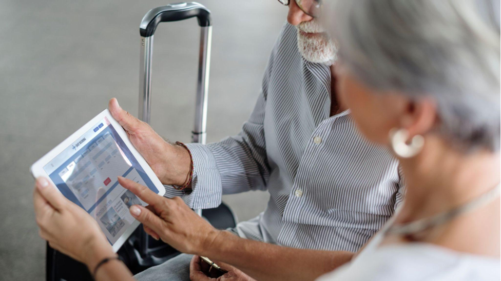 How Couples with Different Age Profiles Can Plan Health Insurance More Effectively